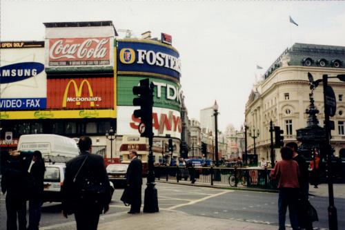 PicadillyCircus.JPG (33499 bytes)
